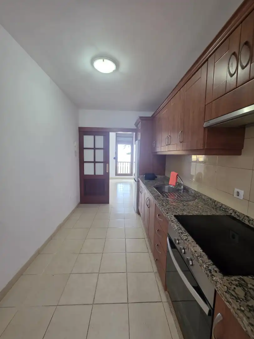 Küche von Wohnung zur Miete in Santa Úrsula mit Ofen und Waschmaschine
