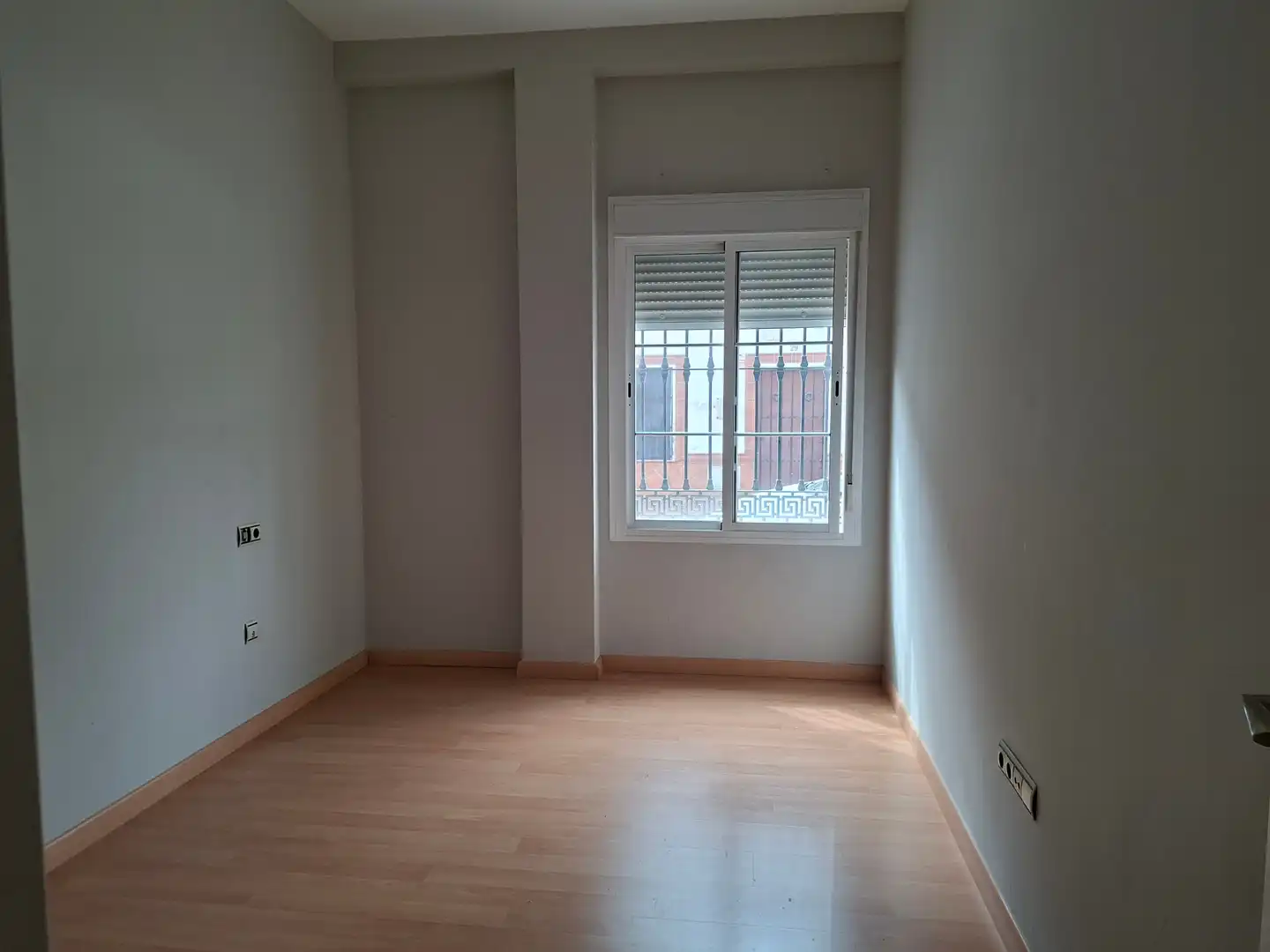 Dormitori de Planta baixa en venda en Dos Hermanas amb Parquet