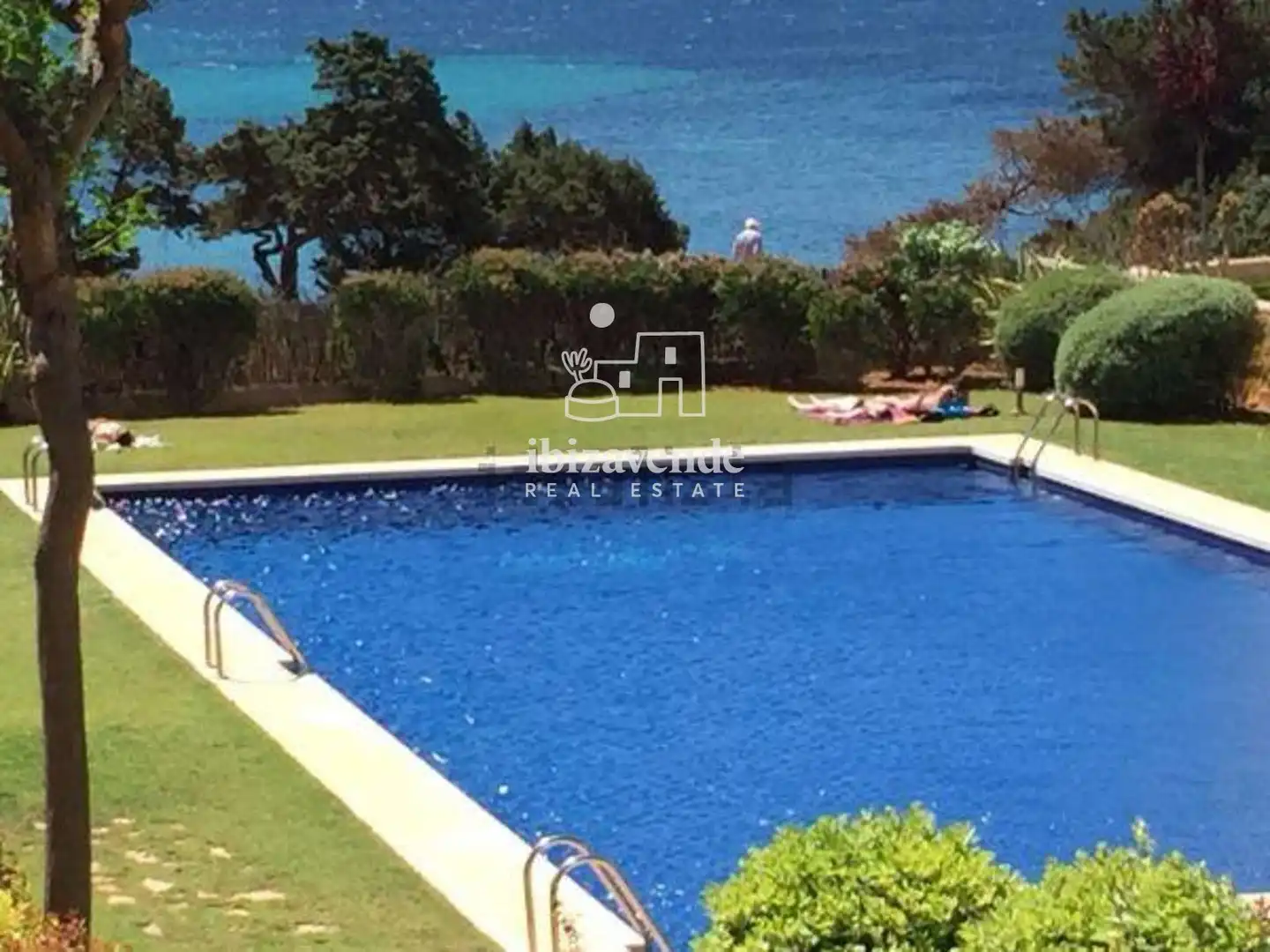 Schwimmbecken von Dachboden zur Miete in Santa Eulària des Riu mit Terrasse, Schwimmbad und Möbliert