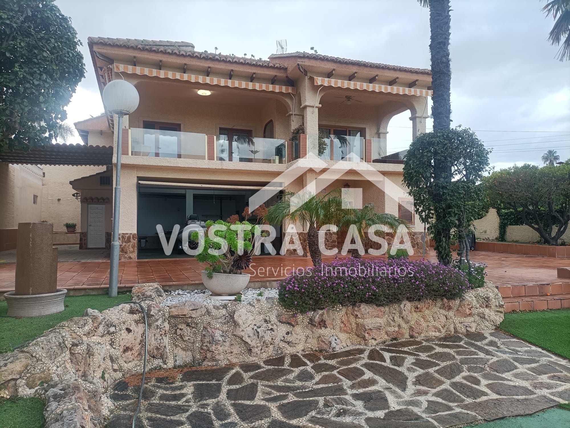 Vista exterior de Casa o xalet de lloguer en Chiva amb Parquet