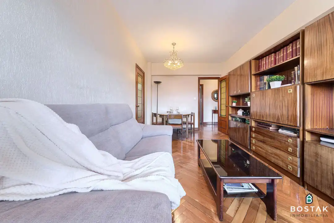 Wohnzimmer von Wohnung zum Verkauf in Bilbao  mit Heizung und Balkon