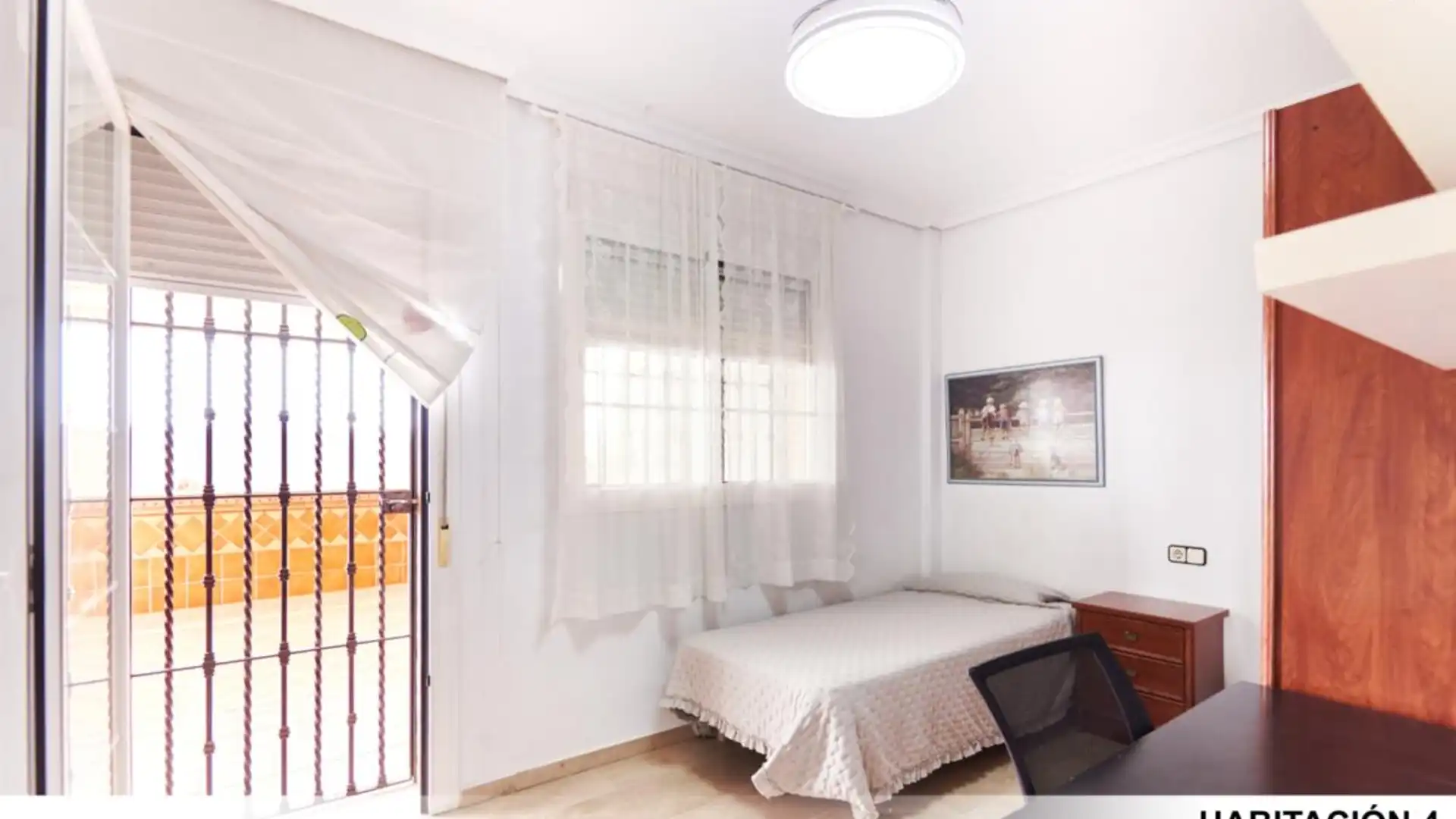 Habitación de Apartamento para compartir en  Sevilla Capital con Aire acondicionado, Calefacción y Amueblado