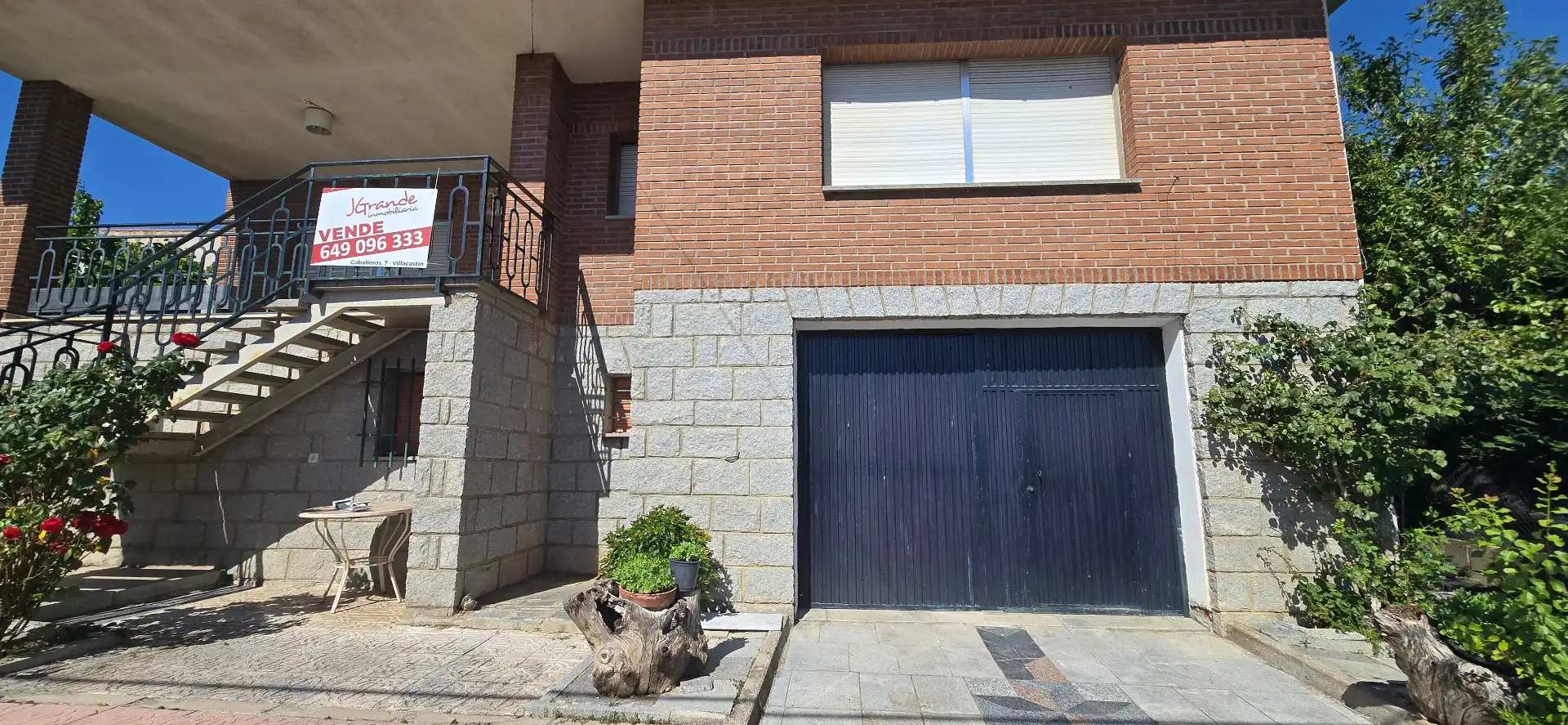 Vista exterior de Casa o xalet en venda en Villacastín amb Calefacció, Jardí privat i Balcó