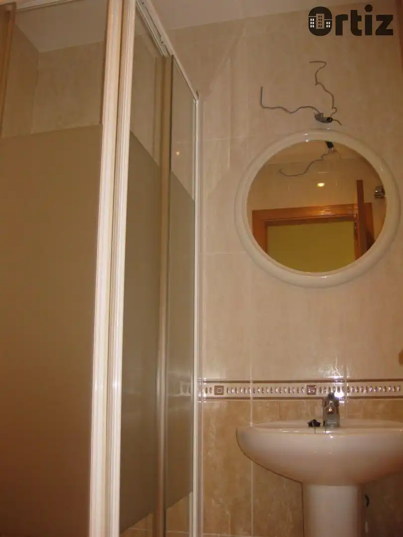 Baño de Piso de alquiler en Pozuelo del Rey con Calefacción y Piscina comunitaria