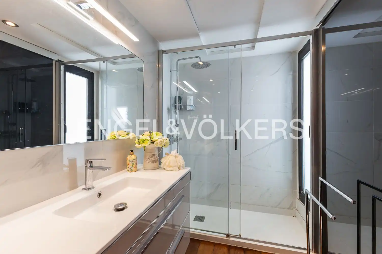 Bathroom of Attic for sale in Dénia  with Air Conditioner, Heating and Terrace