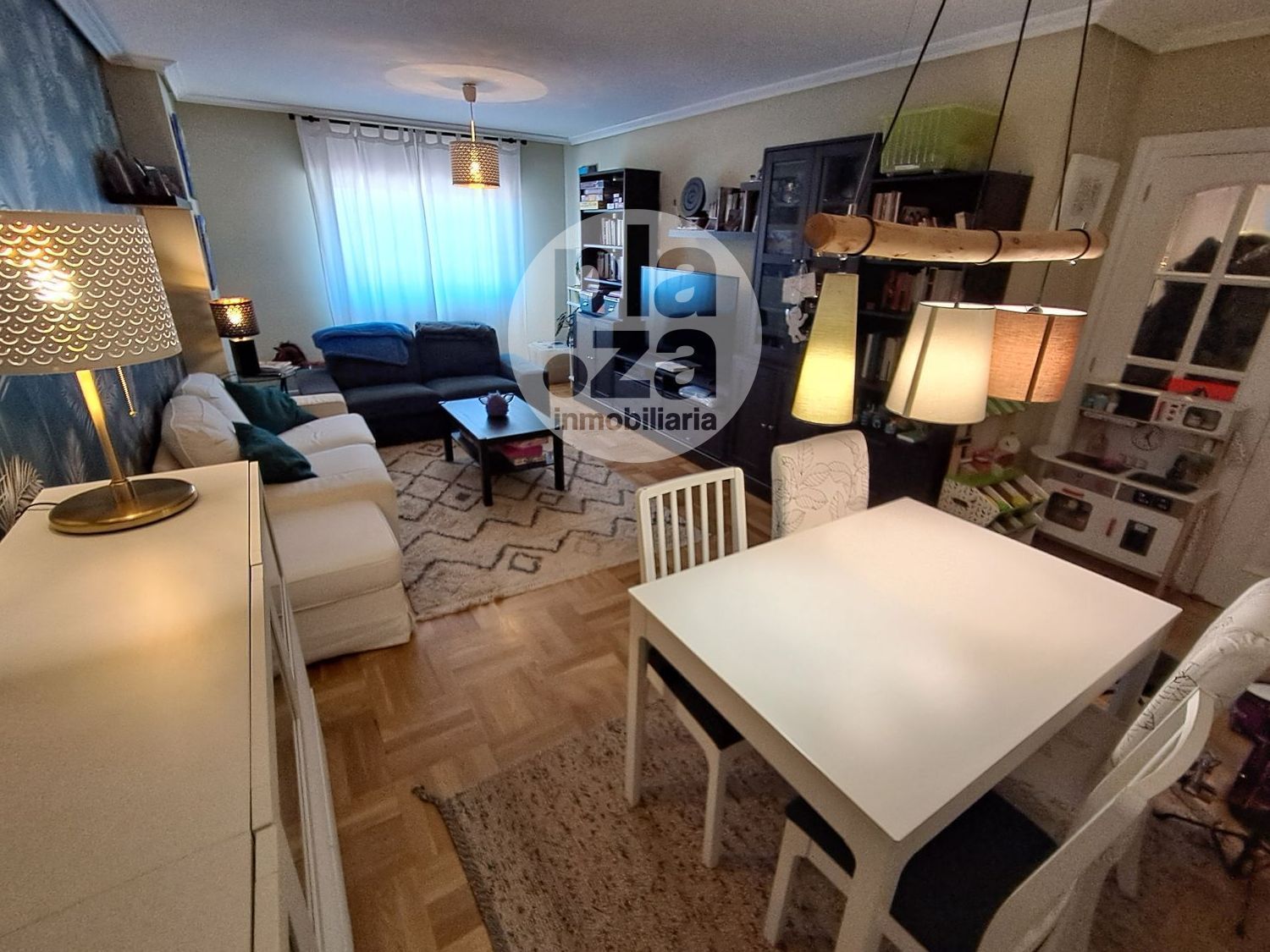 Sala d'estar de Pis en venda en Burgos Capital amb Calefacció, Terrassa i Traster