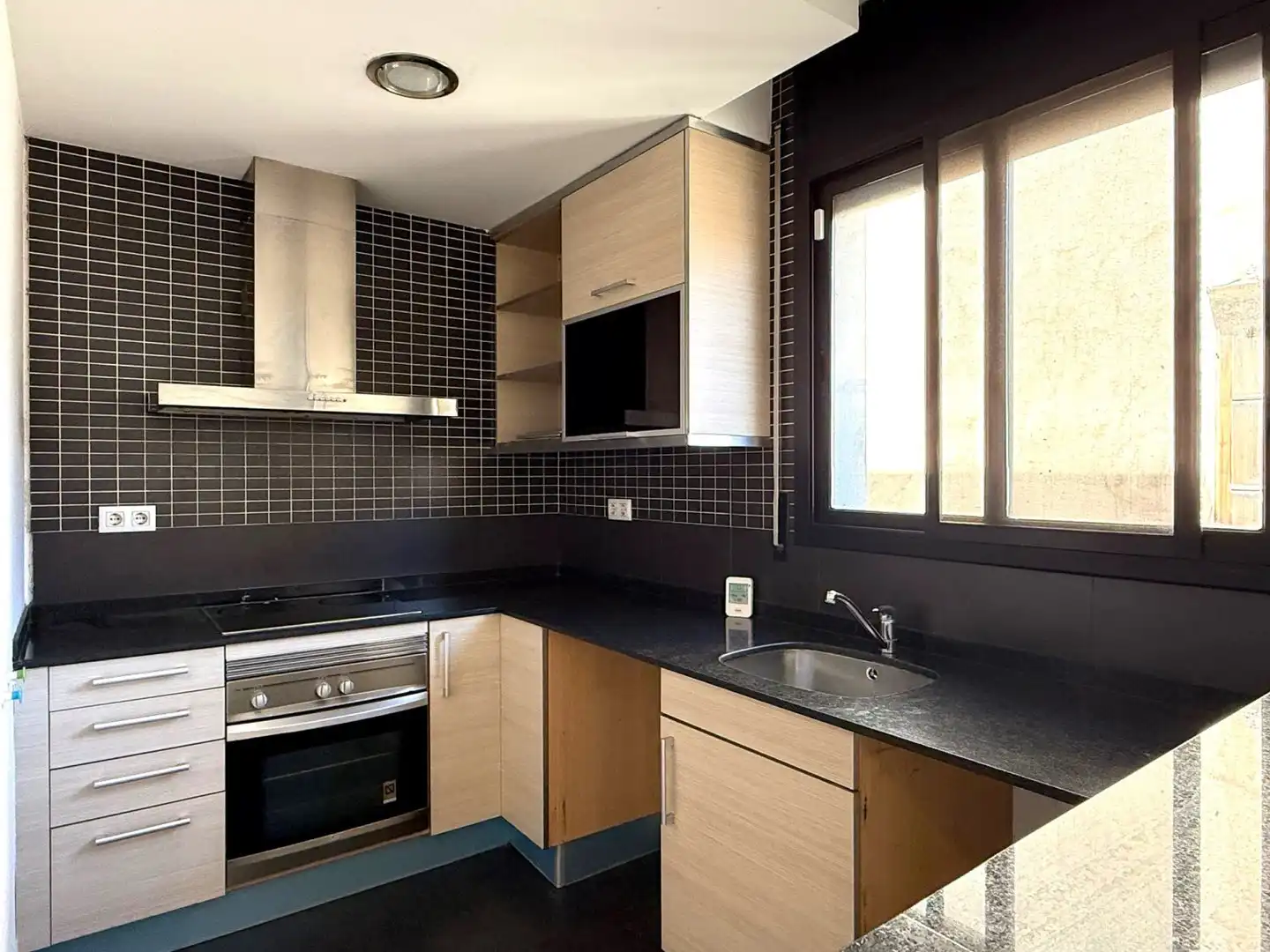 Cocina de Piso en venta en Sant Vicenç Dels Horts con Aire acondicionado y Calefacción
