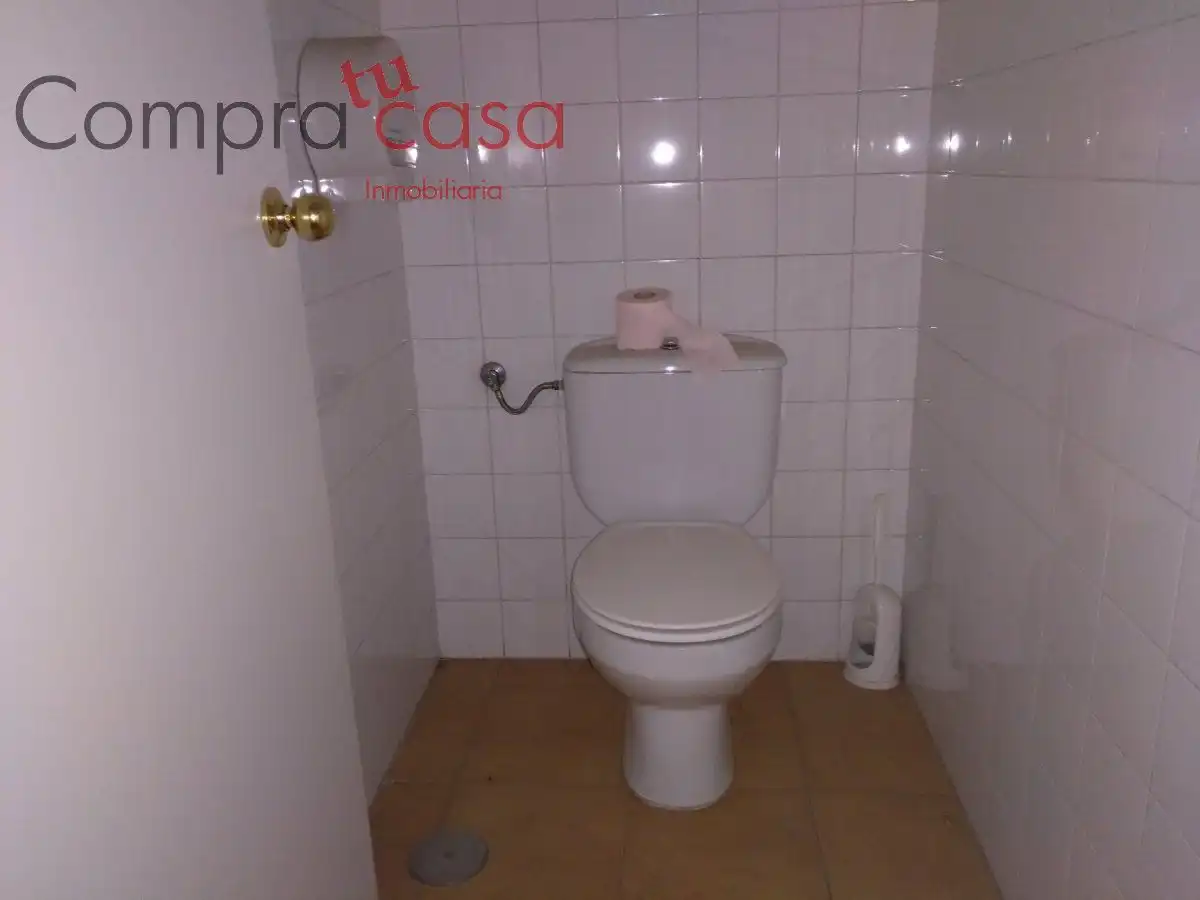 Baño de Local de alquiler en Segovia con Aire acondicionado
