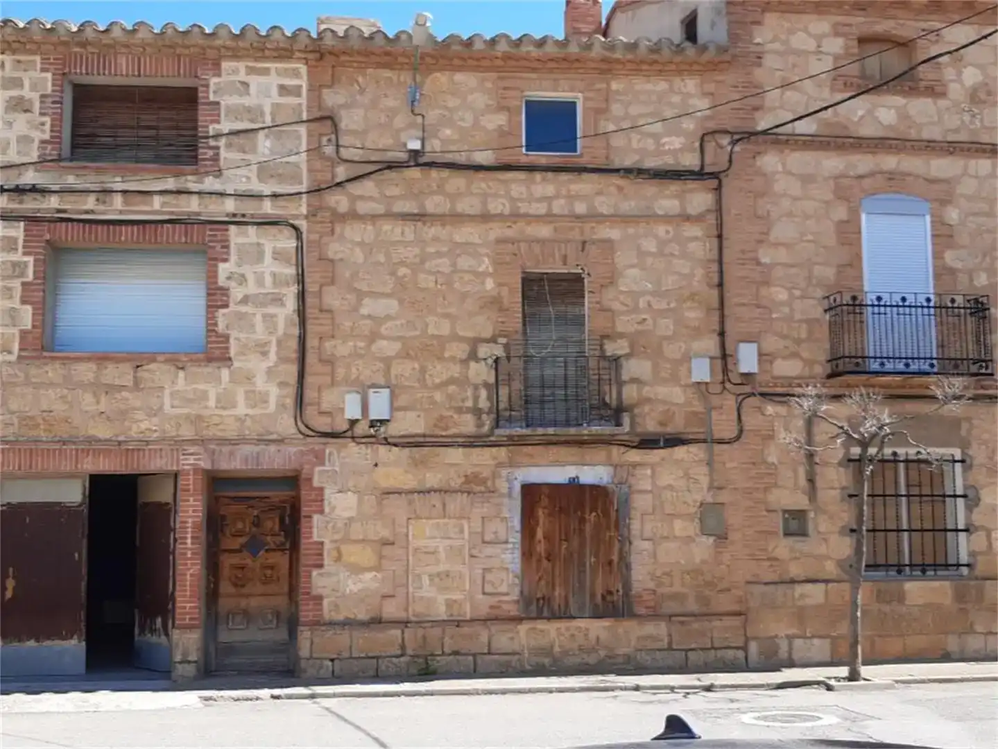 Vista exterior de Casa adosada en venda en Villarquemado amb Balcó