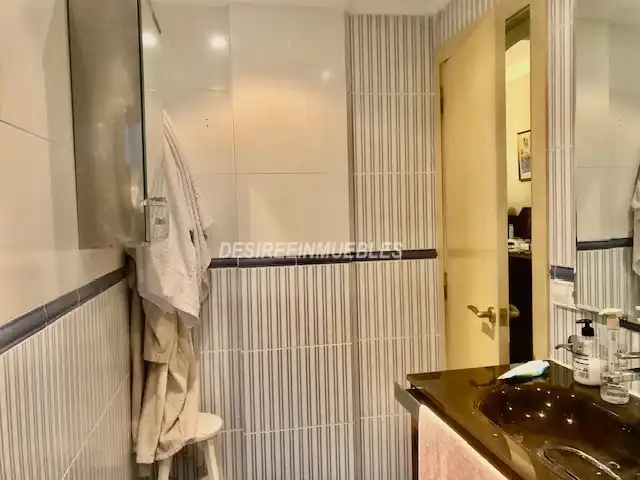Bathroom of Flat for sale in Valencia  with Air Conditioner