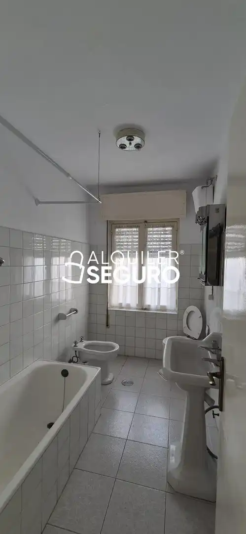 Bathroom of Flat for rent in Lena  with Furnished