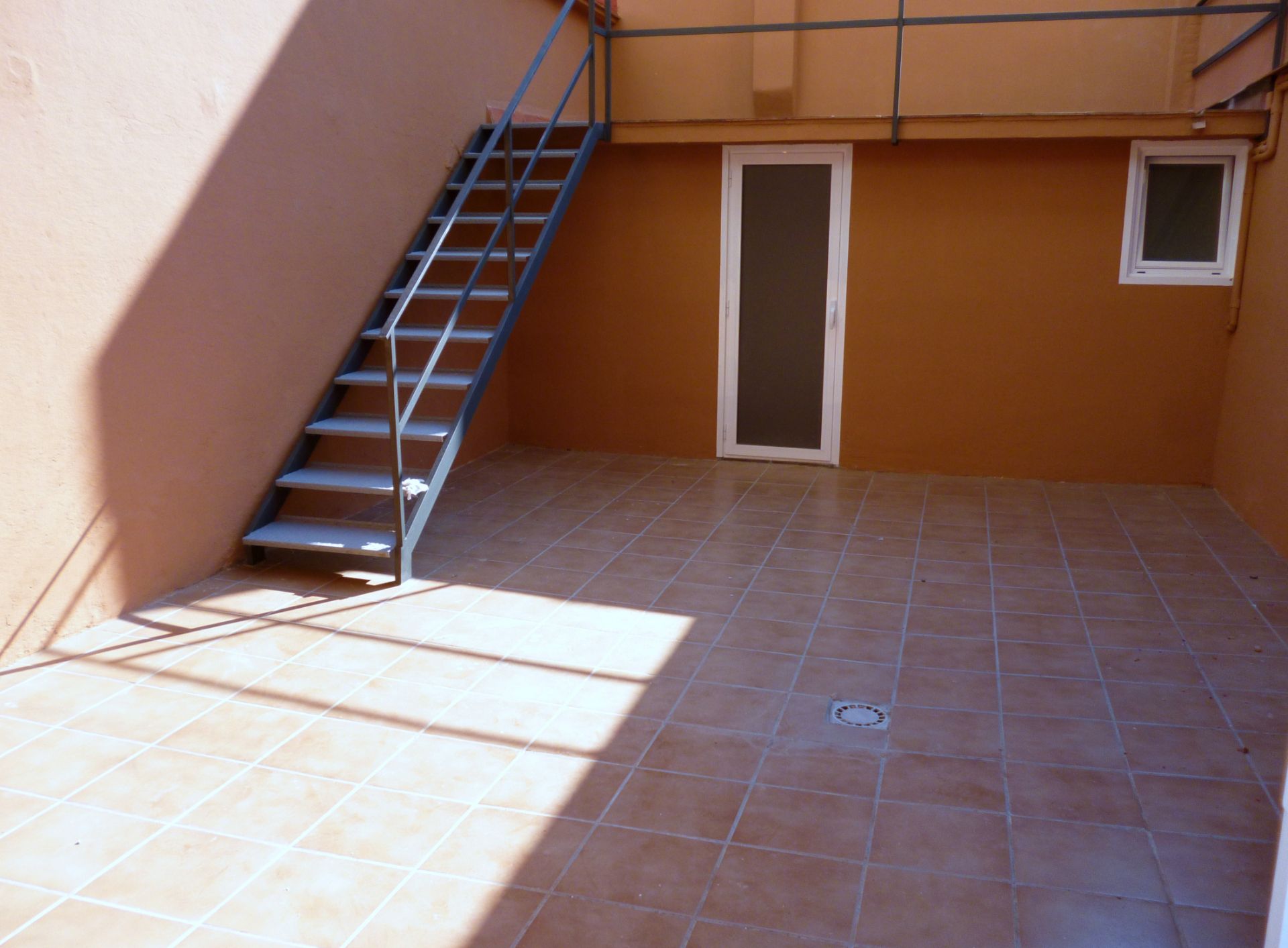 Planta baja to rent in  Barcelona Capital  with Air Conditioner, Heating and Terrace