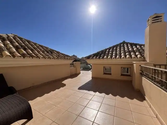 Außenansicht von Dachboden zum Verkauf in Marbella mit Klimaanlage, Heizung und Terrasse