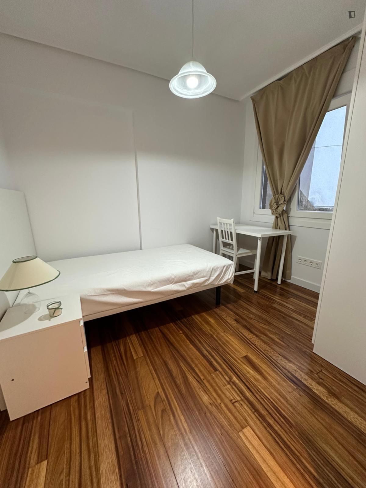 Dormitori de Apartament per a compartir en Getxo  amb Calefacció, Moblat i Rentadora