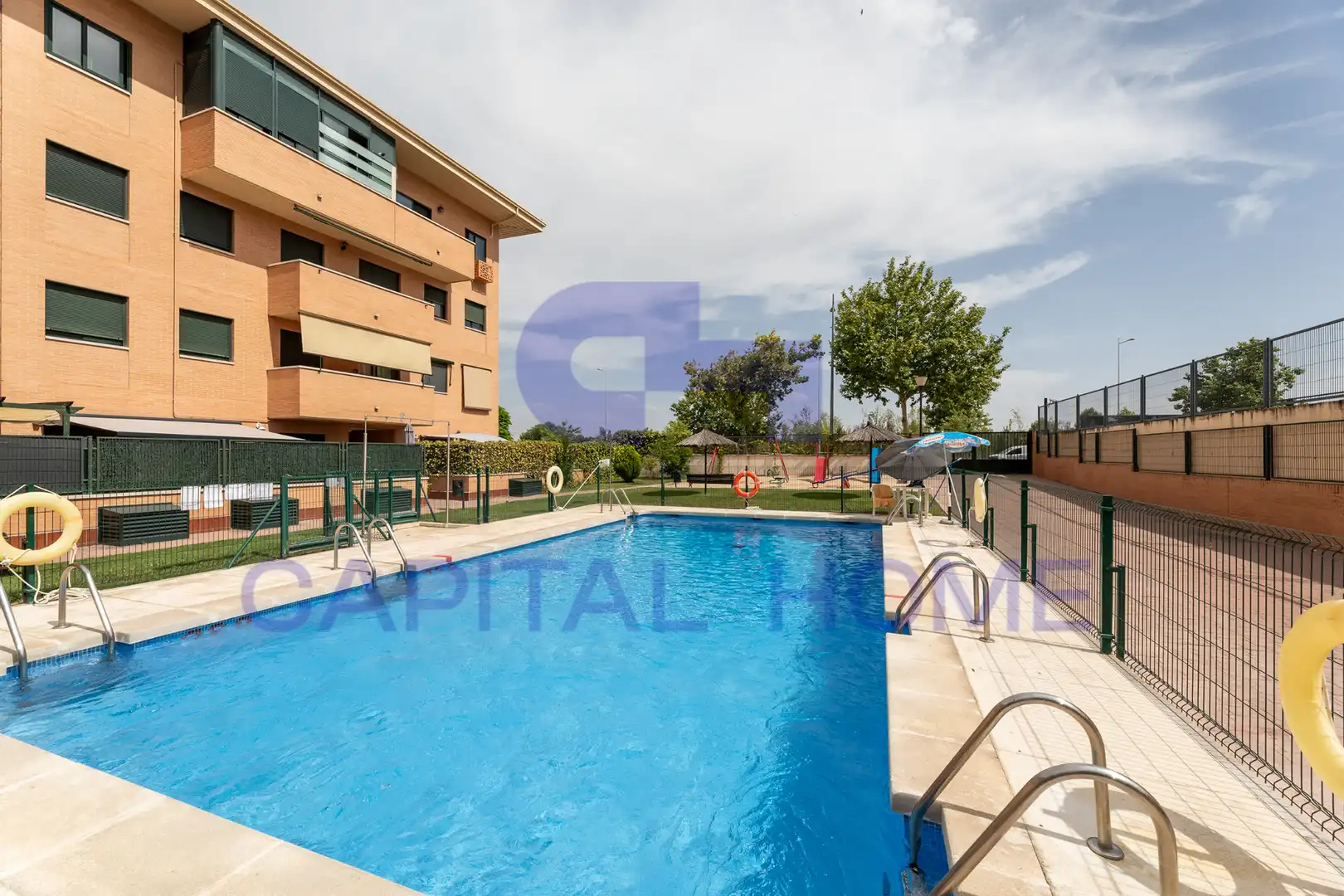 Piscina de Dúplex en venta en Navalcarnero con Aire acondicionado, Calefacción y Trastero