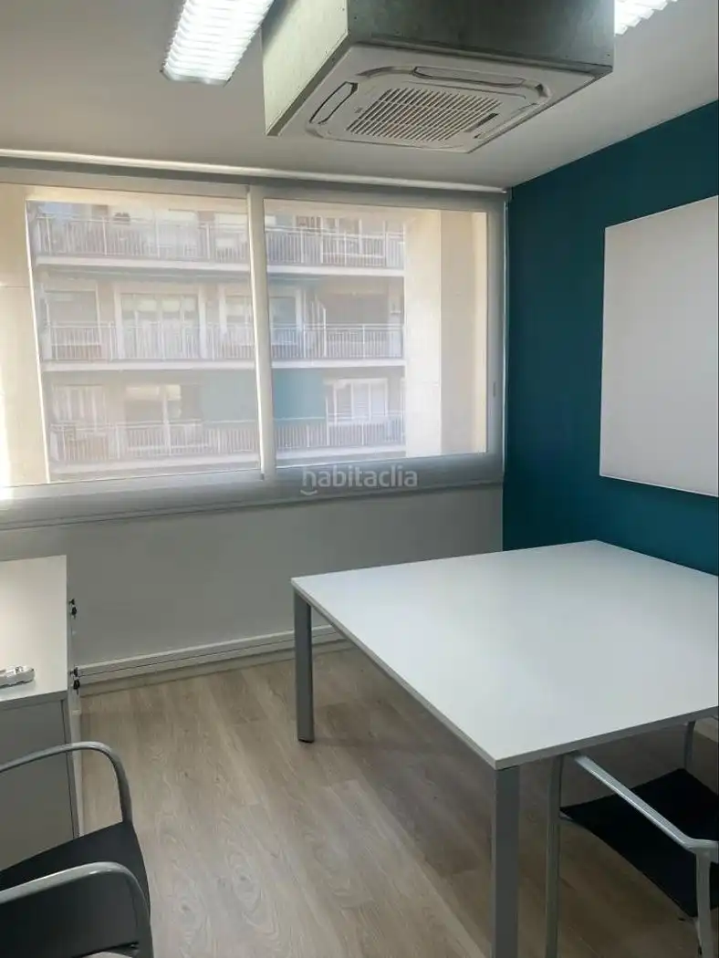 Ufficio con ascensore in affitto a Carrer de Girona 33