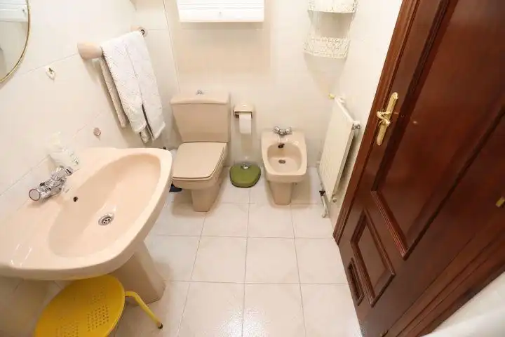 Bathroom of Flat for sale in Laviana  with Heating and Balcony