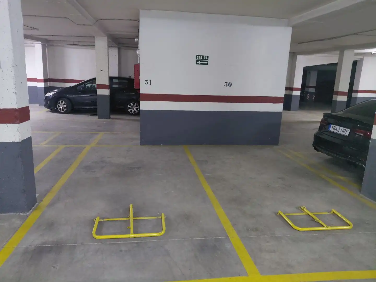 Parking of Garage for rent in Torrent