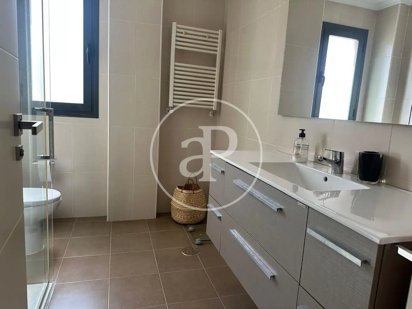 Bathroom of Duplexes for rent in Elche / Elx  with Air Conditioner, Heating and Private garden