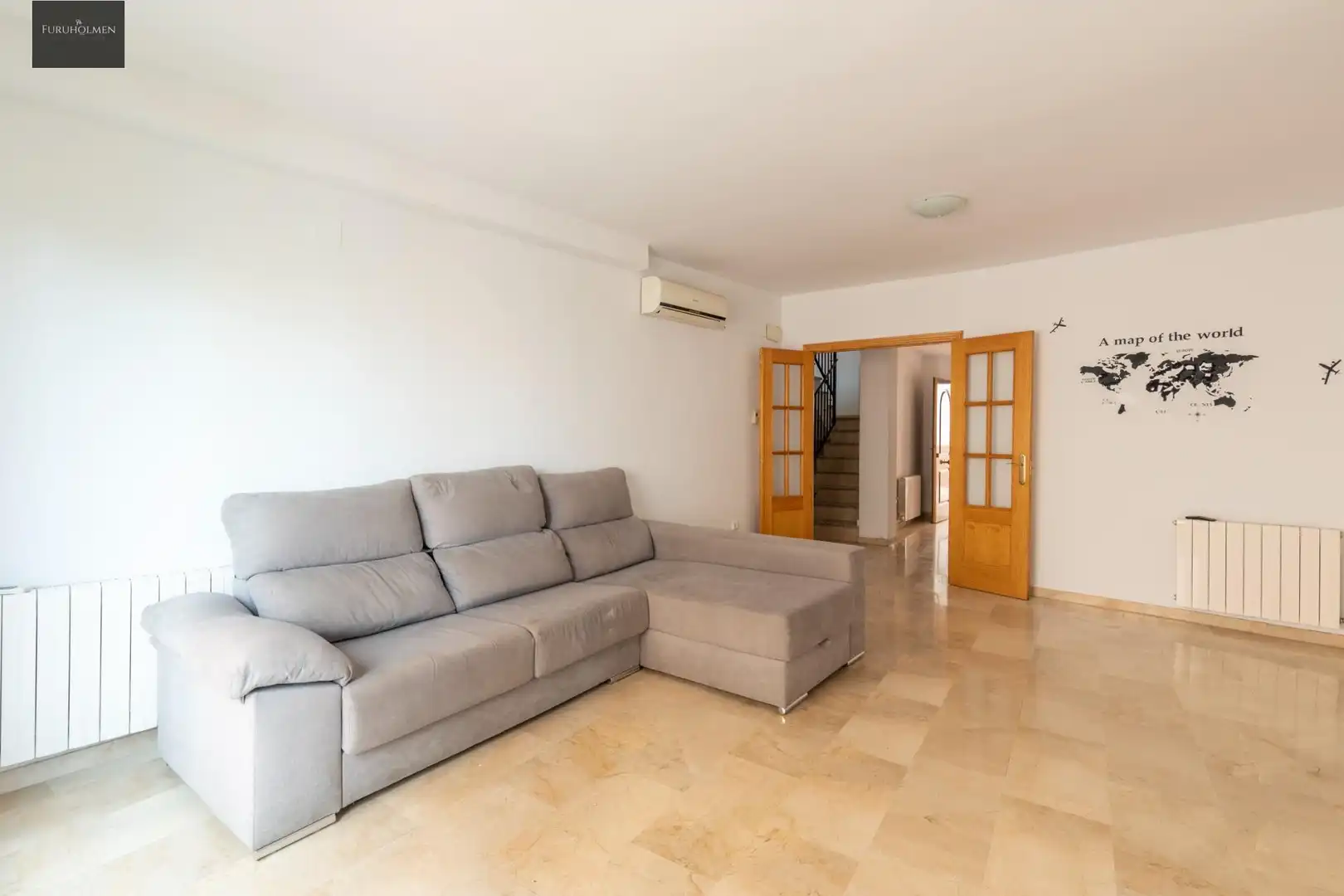 Sala d'estar de Casa adosada en venda en Monachil amb Aire condicionat, Calefacció i Terrassa