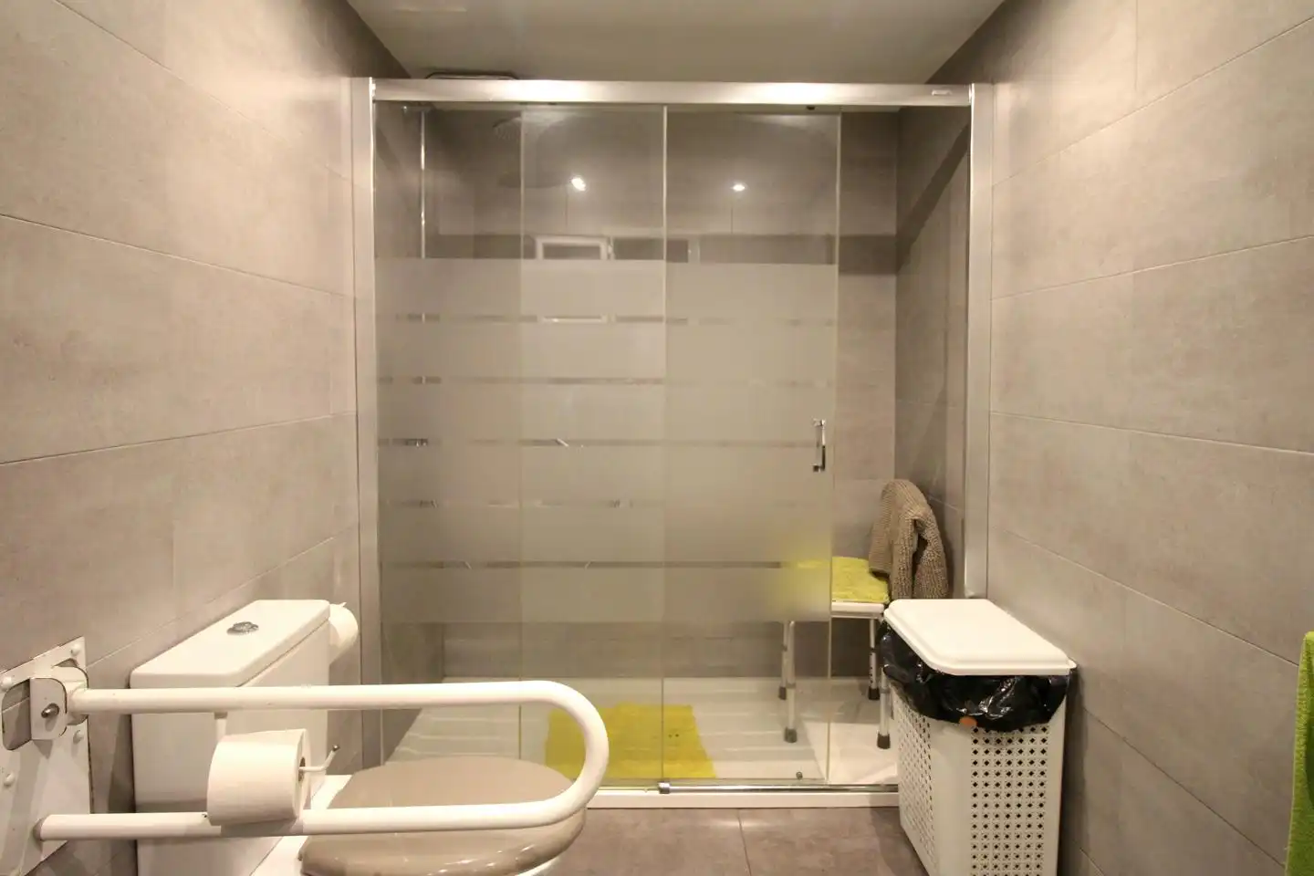 Badezimmer von Haus oder Chalet zum Verkauf in Quirós mit Heizung und Privatgarten