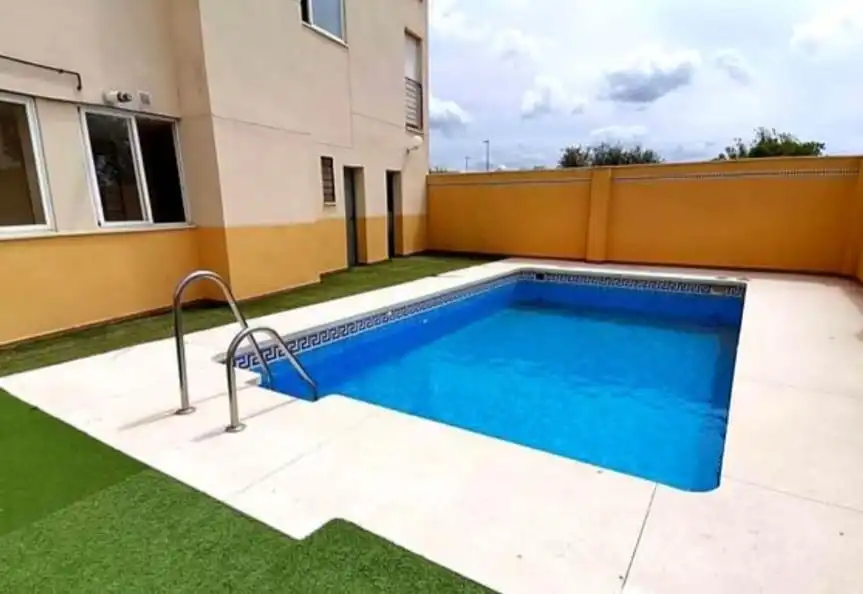 Schwimmbecken von Wohnung zur Miete in Linares mit Klimaanlage, Heizung und Schwimmbad
