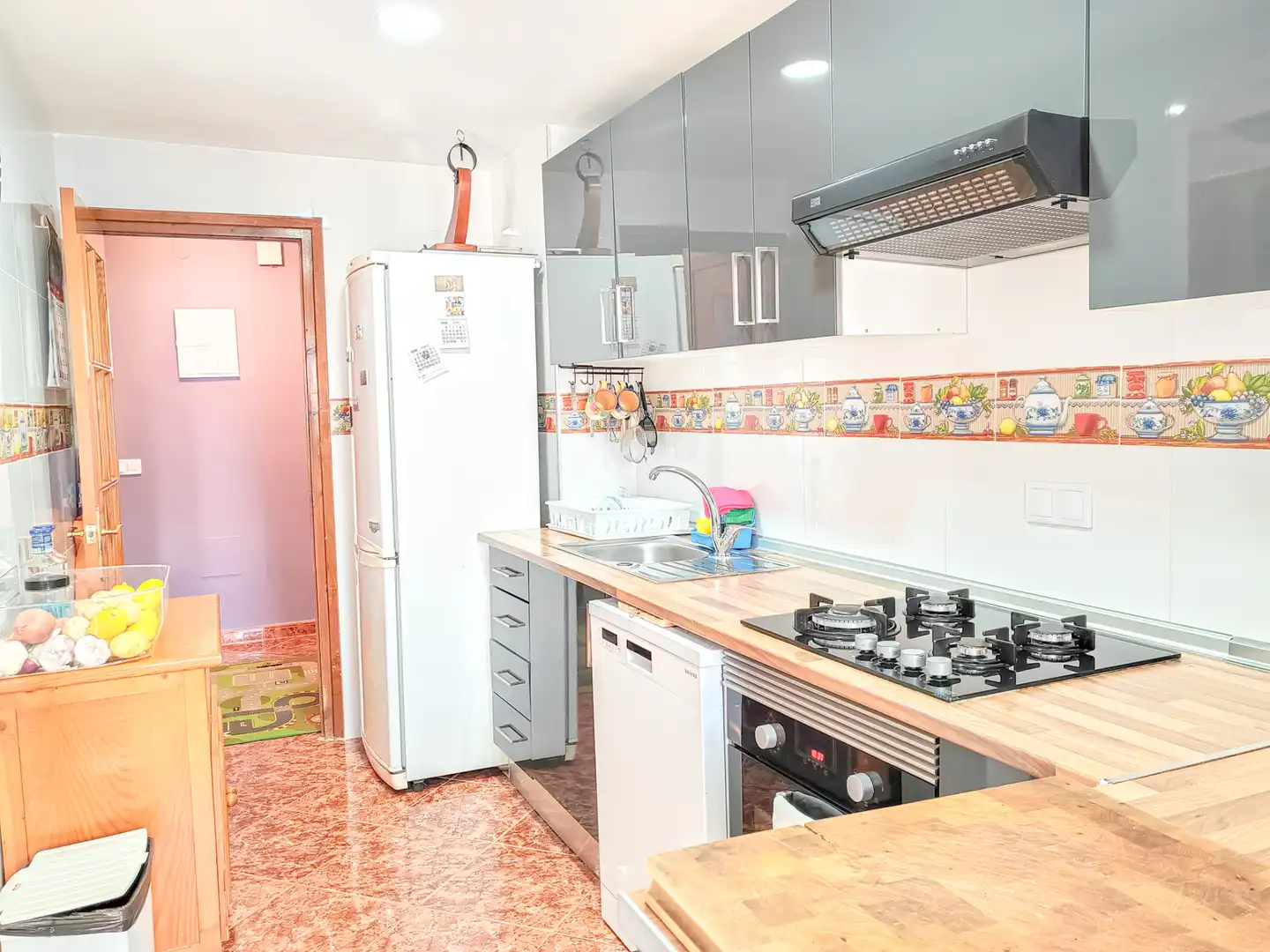 Küche von Wohnung zum Verkauf in Garrucha mit Klimaanlage, Heizung und Ofen