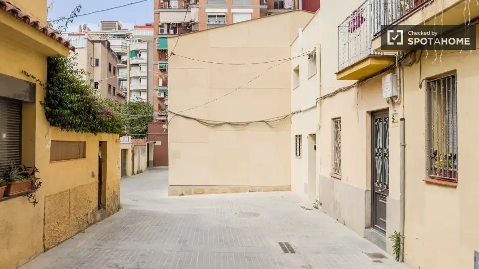 Exterior view of Flat for rent in L'Hospitalet de Llobregat  with Air Conditioner, Heating and Furnished