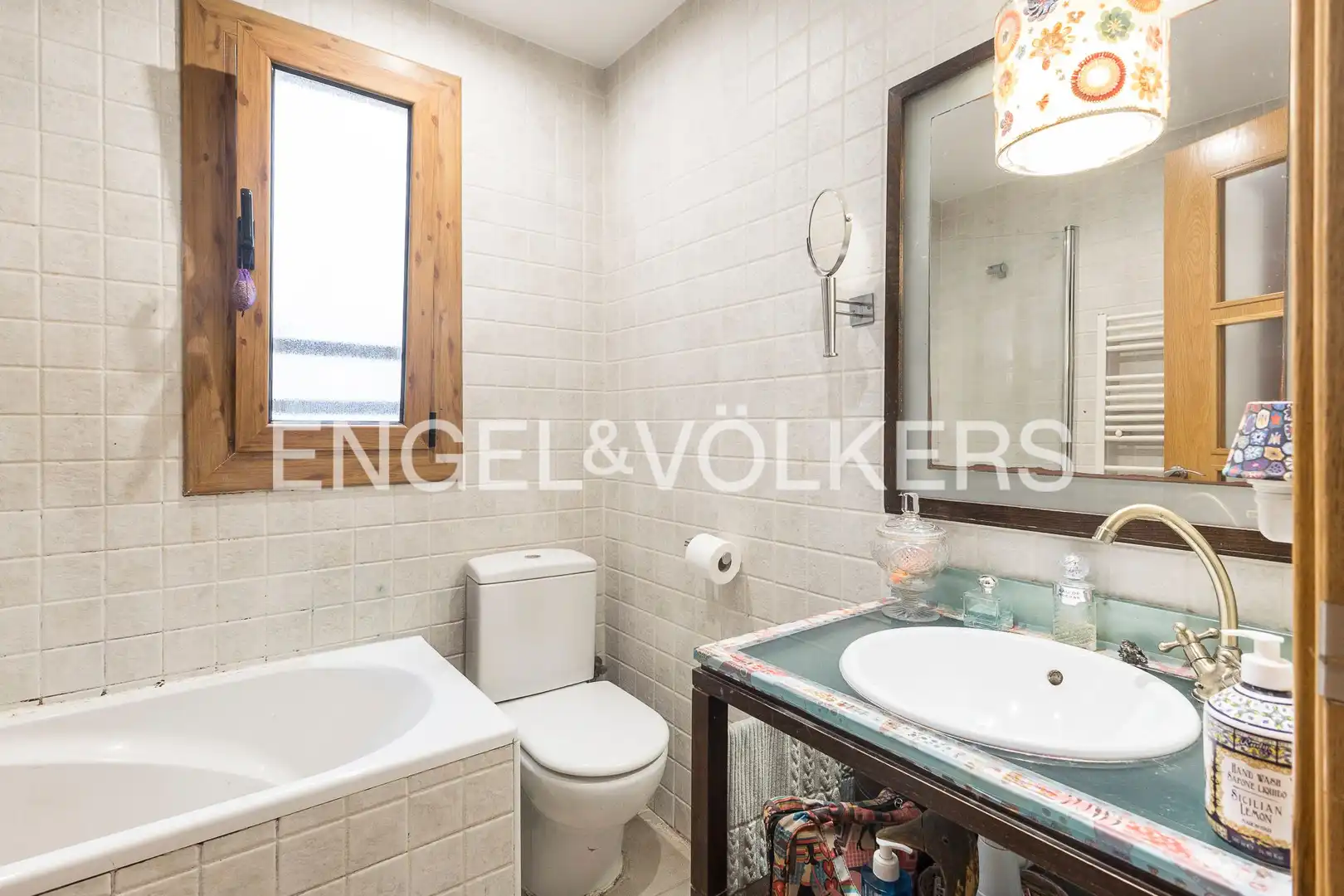 Bathroom of Flat for sale in Barcelona  with Air Conditioner, Heating and Parquet flooring