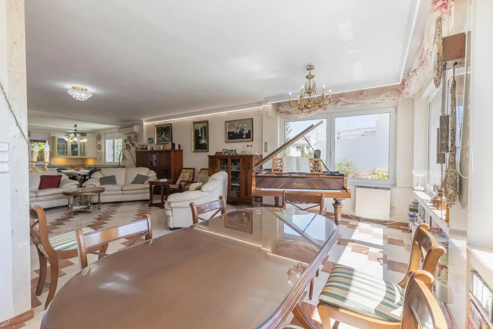 Sala d'estar de Casa o xalet en venda en Las Gabias amb Piscina comunitària