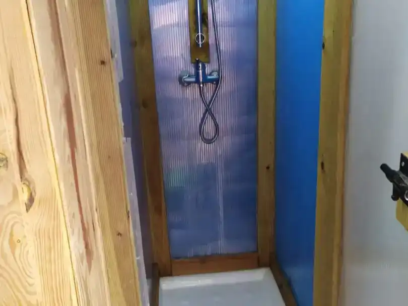 Baño de Ático para compartir en Valladolid con Aire acondicionado, Parquet y Piscina