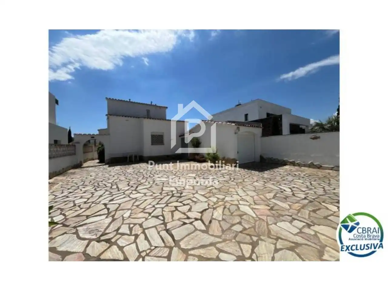 Vista exterior de Casa o xalet en venda en Empuriabrava amb Aire condicionat, Calefacció i Jardí privat