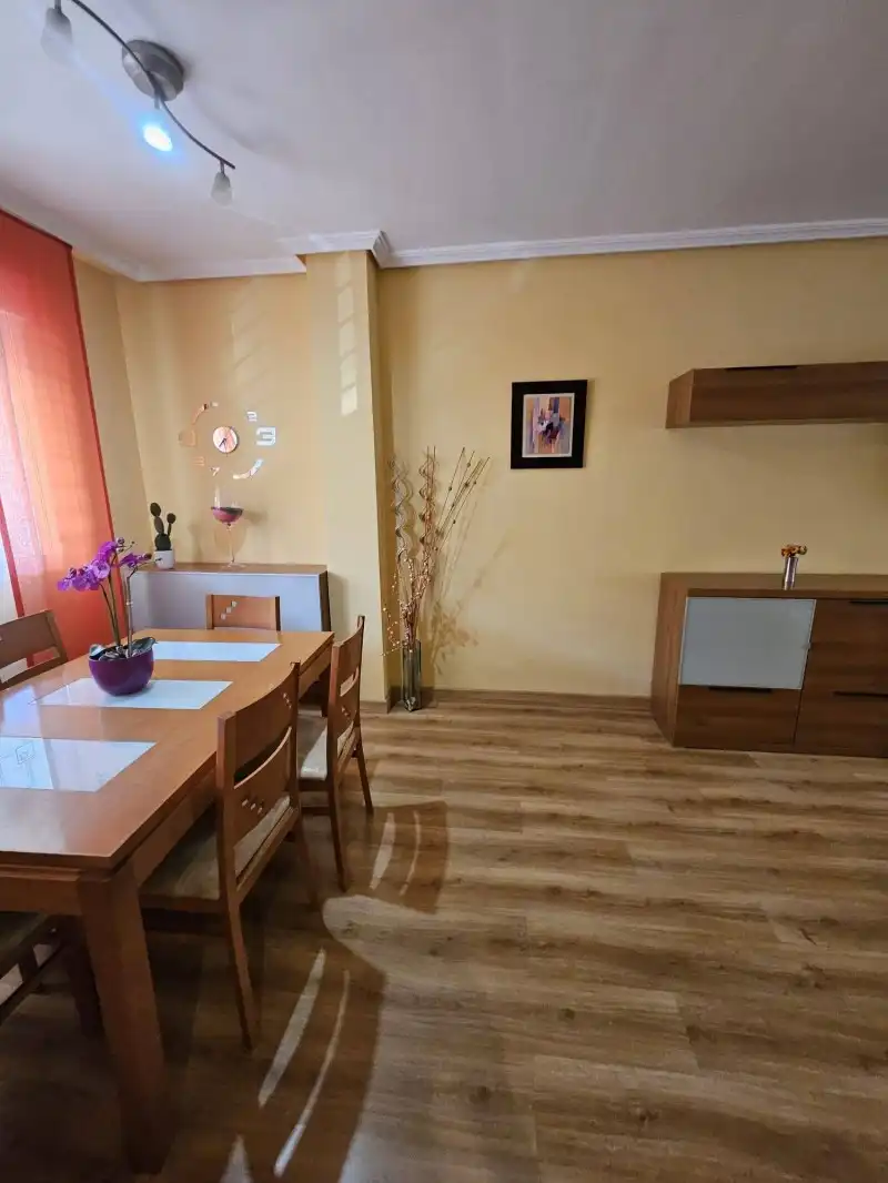 Menjador de Casa o xalet de lloguer en Cáceres amb Aire condicionat, Calefacció i Parquet