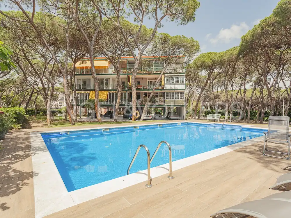 Swimming pool of Flat for rent in Gavà  with Air Conditioner, Heating and Private garden