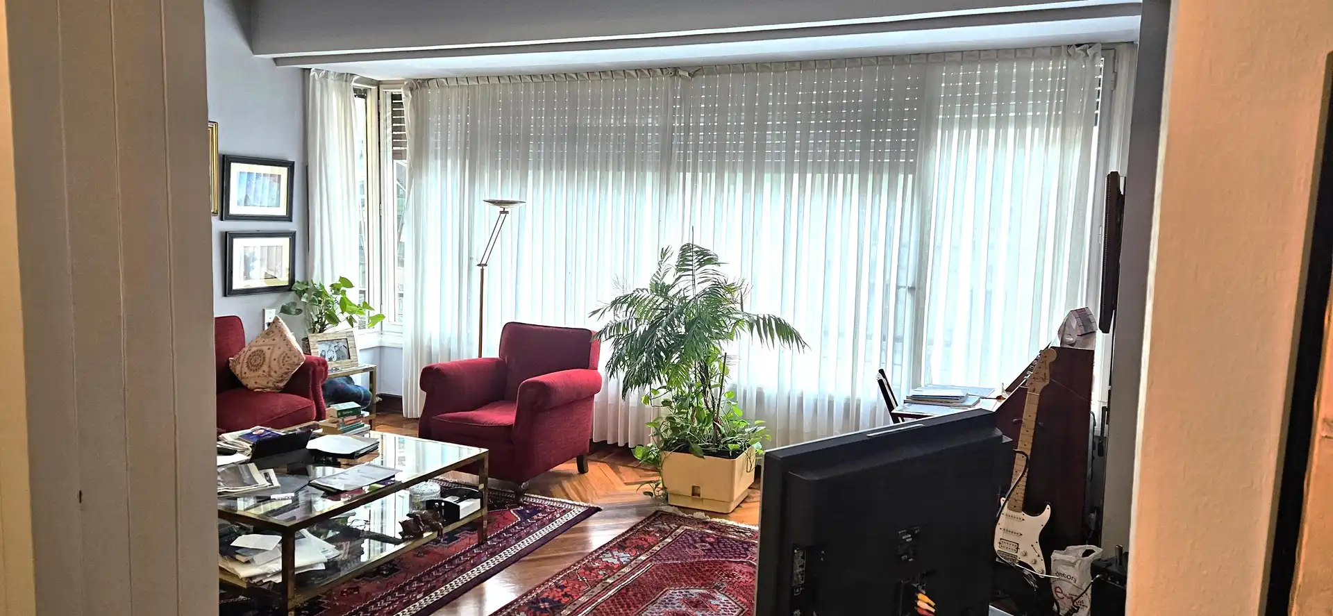 Sala d'estar de Pis en venda en Bilbao  amb Calefacció, Moblat i Balcó