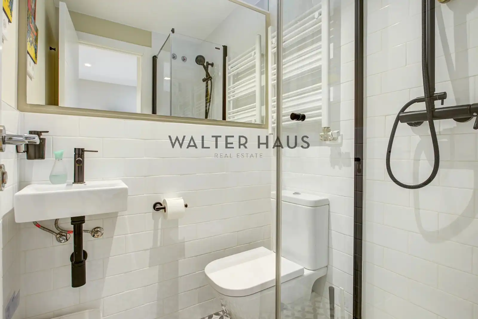 Bathroom of Attic for sale in Barcelona  with Air Conditioner, Terrace and Balcony