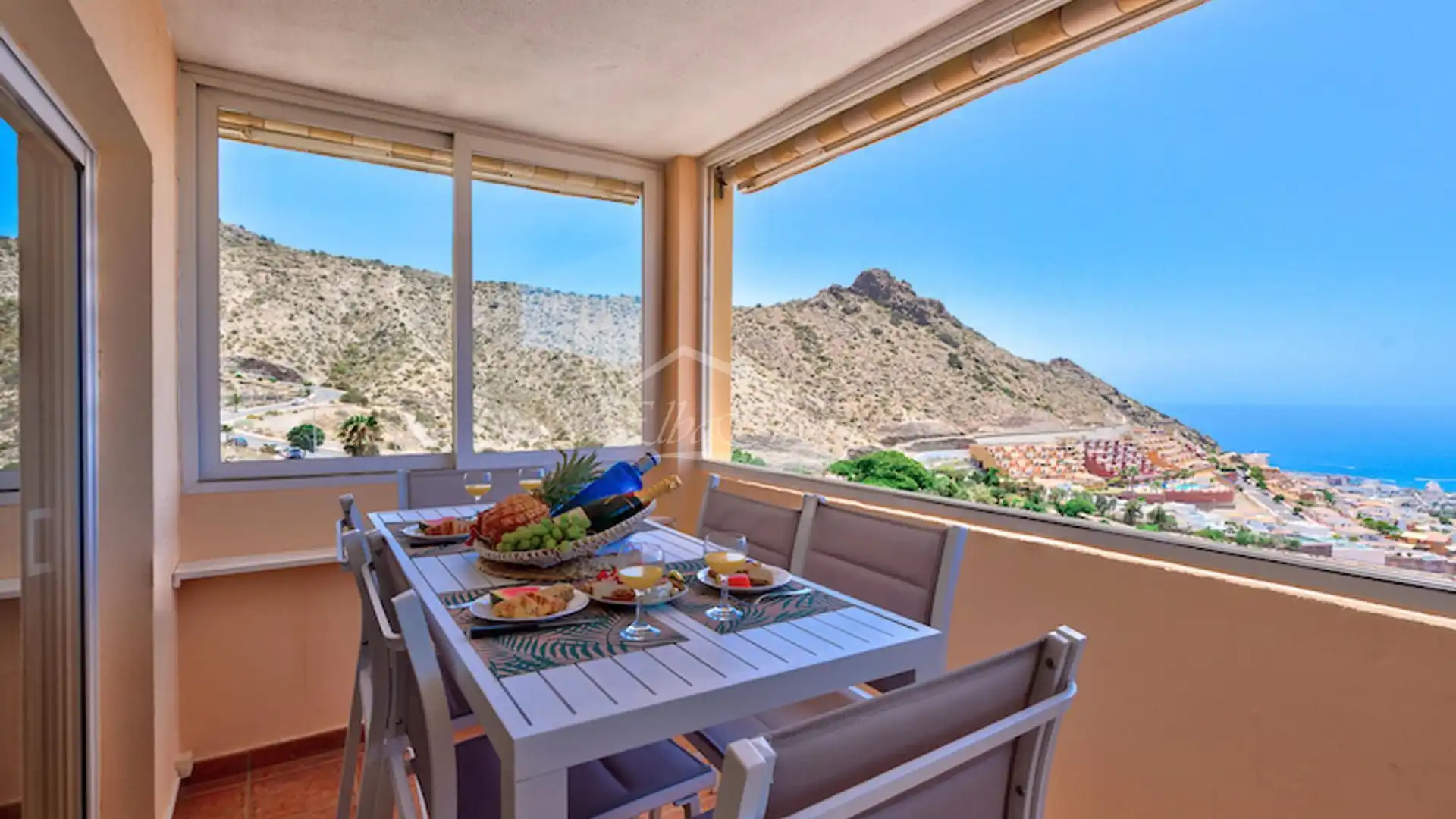 Vista exterior de Àtic en venda en Adeje amb Terrassa, Piscina i Moblat