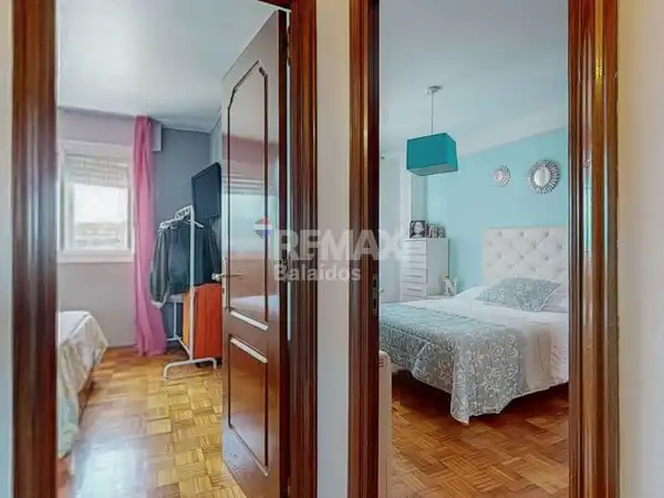 Habitación de Piso en venta en Vigo  con Calefacción, Parquet y Trastero