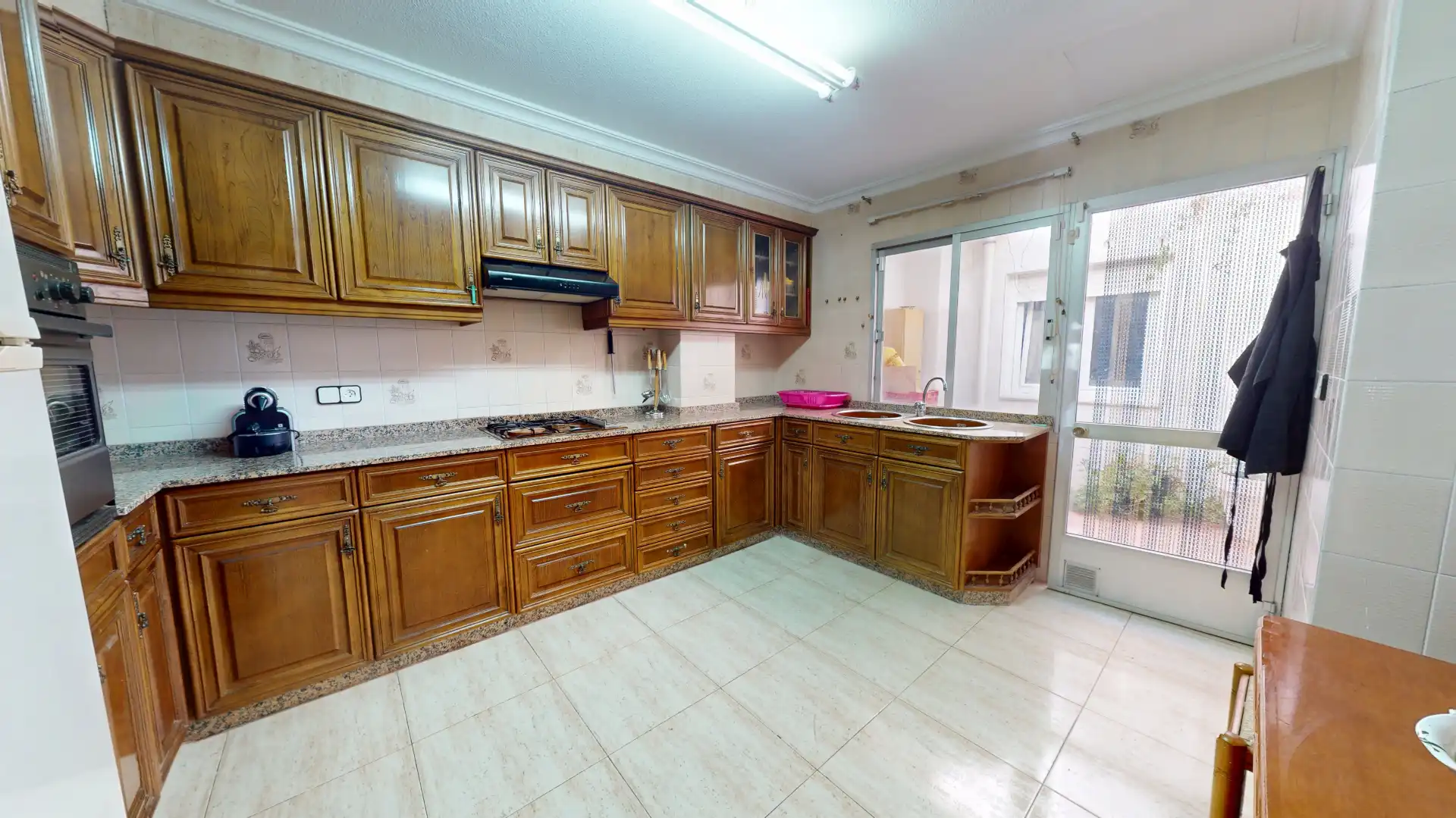 Cuina de Casa adosada en venda en Elda amb Aire condicionat, Terrassa i Traster