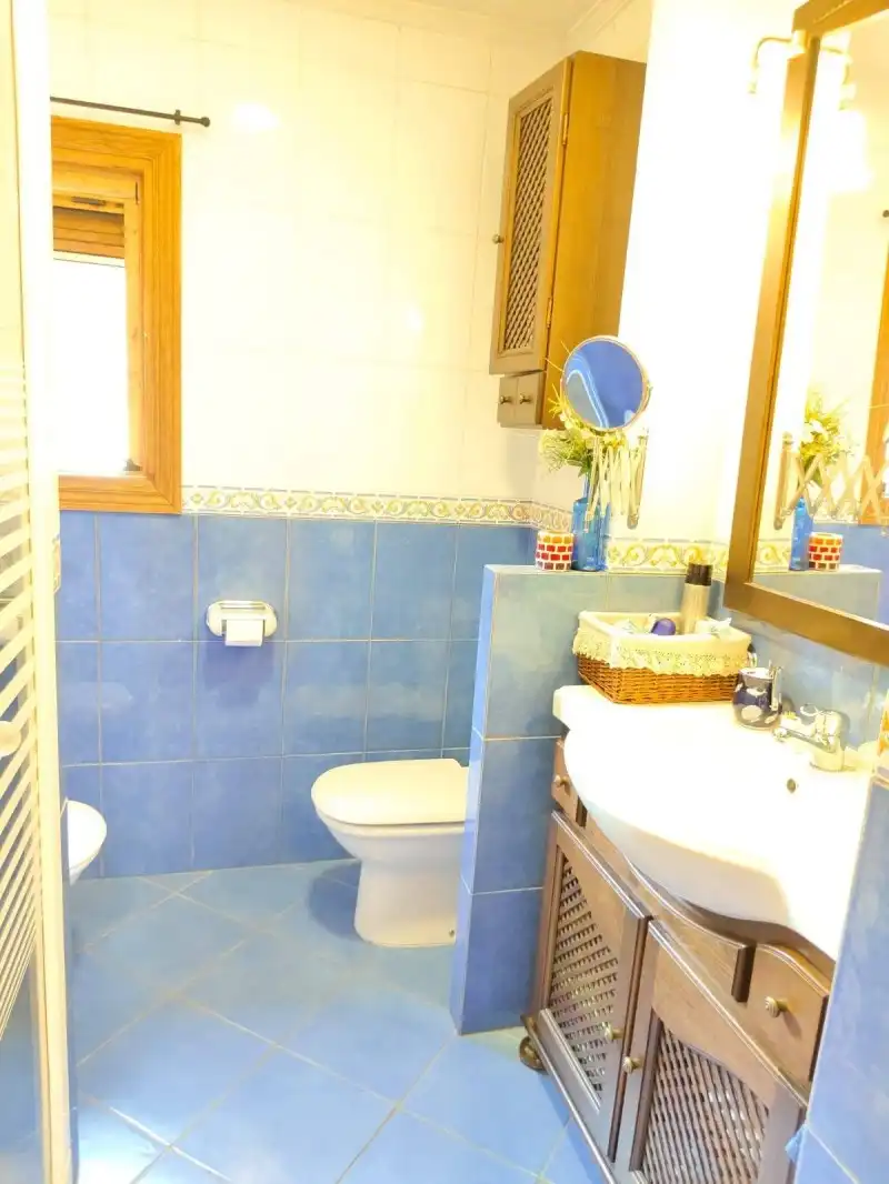 Bathroom of Houses for sale in Miraflores de la Sierra  with Air Conditioner, Heating and Terrace