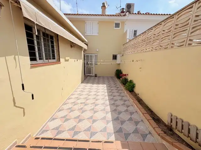 Außenansicht von Einfamilien-Reihenhaus zur Miete in Benaguasil mit Klimaanlage, Terrasse und Ofen