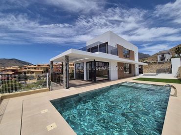 Villa avec piscine à vendre à Golf Bahía