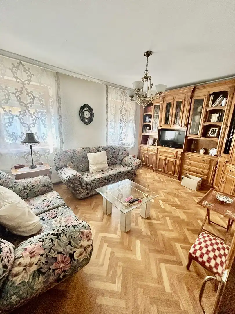 Sala d'estar de Casa o xalet en venda en La Bañeza  amb Calefacció