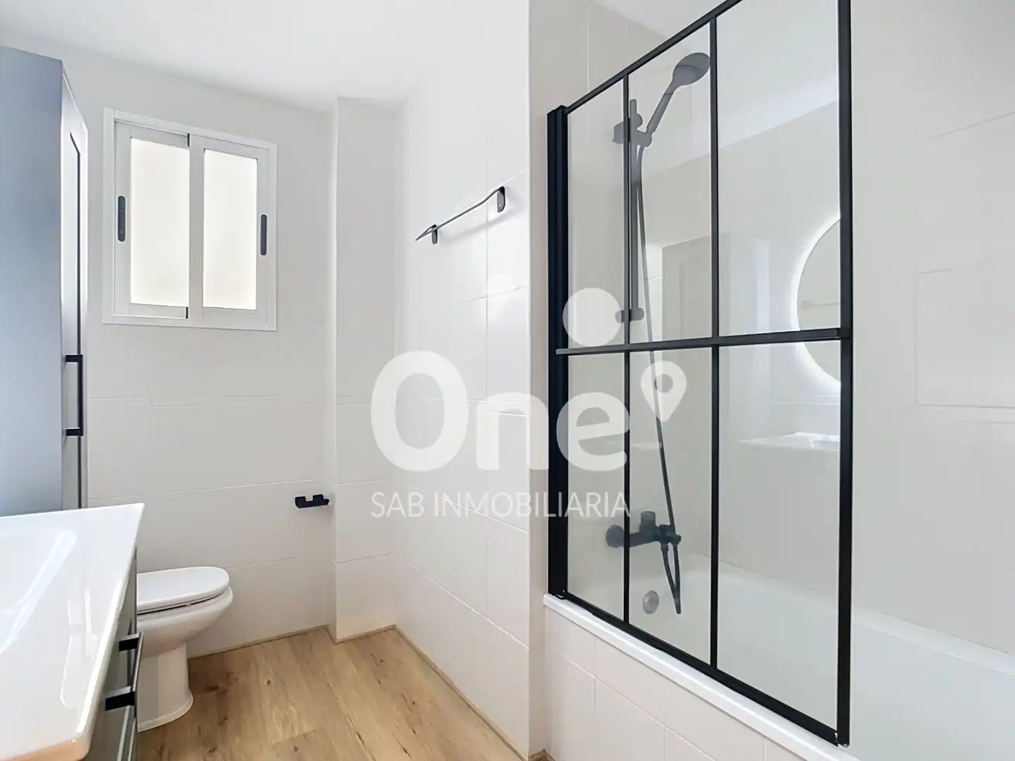 Baño de Piso en venta en La Pobla de Vallbona con Aire acondicionado, Trastero y Horno