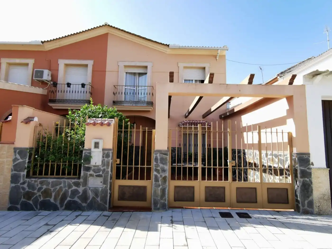 Casa adosada en venta en Benamejí