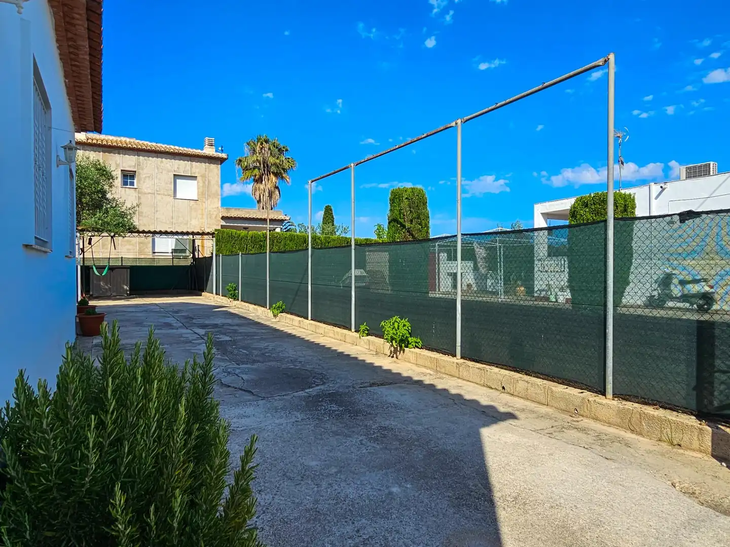 Vista exterior de Casa o xalet en venda en Oliva amb Aire condicionat, Calefacció i Jardí privat