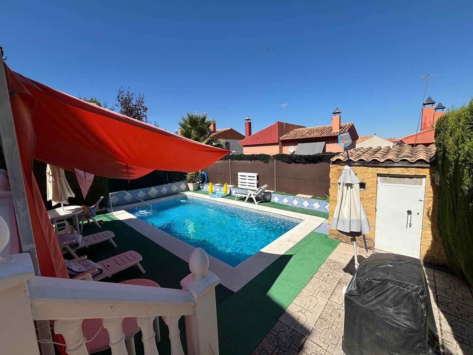 Casa o chalet en venta en Calle MENTA, Altos de la Zubia