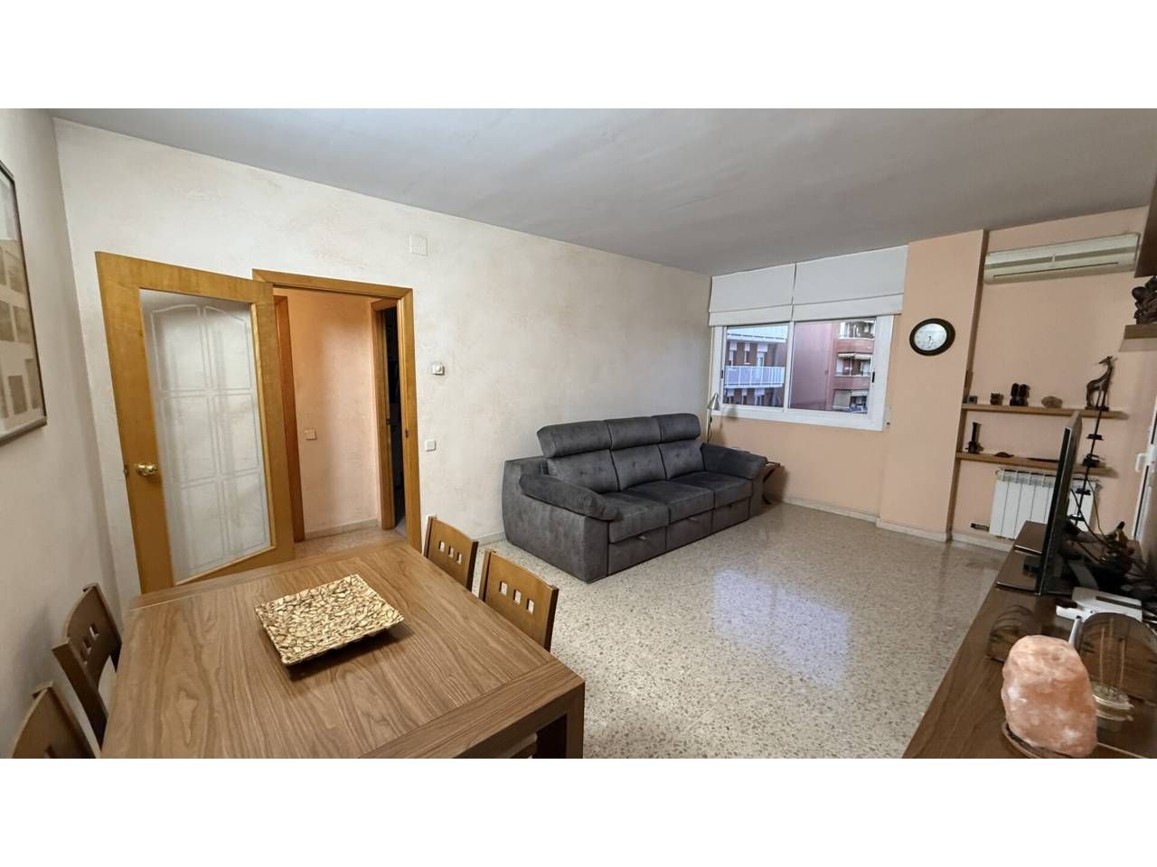 Sala de estar de Piso en venta en Cornellà de Llobregat con Balcón