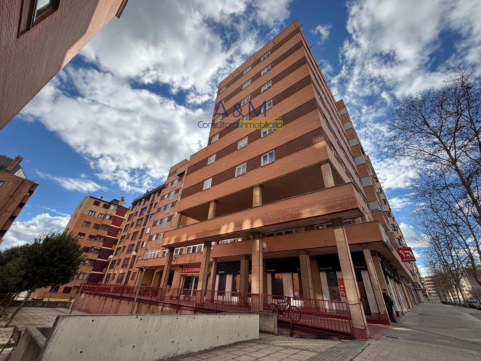 Vista exterior de Oficina en venda en Valladolid Capital amb Aire condicionat, Calefacció i Internet