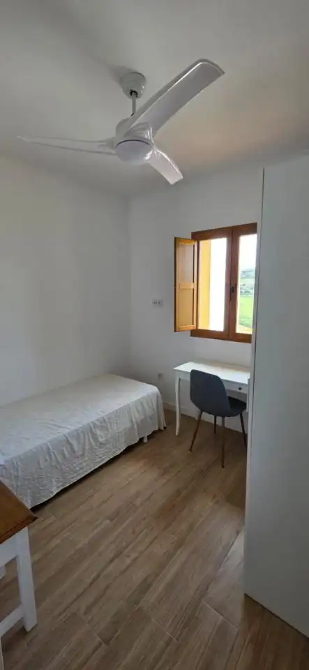 Habitación de Casa o chalet de alquiler en Málaga con Aire acondicionado y Amueblado